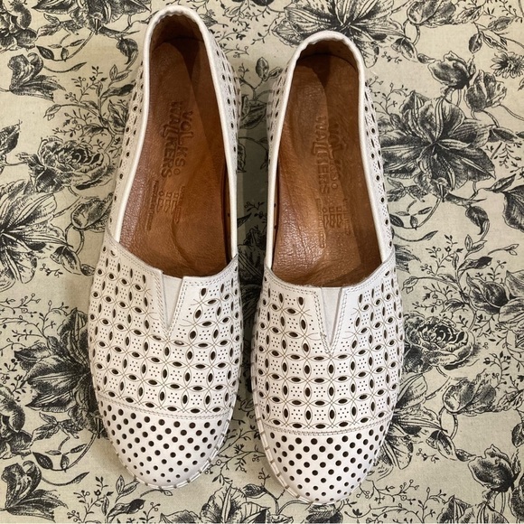 VOLKS WALKERS  Sz 42 Sinop Leather Perforated Slip On Flats Loafers Shoes - Picture 3 of 11